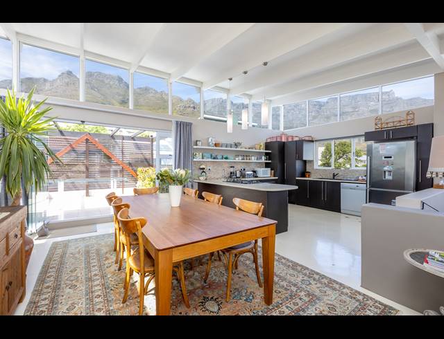 4 BEDROOM FREESTANDING FOR SALE IN VREDEHOEK